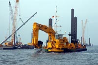 Большой понтонный экскаватор Liebherr P 995 Litronic, фото с сайта www.liebherr.com